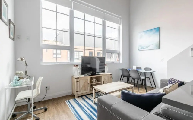 2BR 2 Storey Loft Free Parking Gym