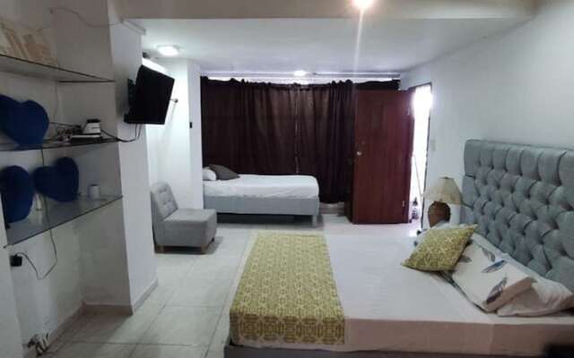 MR1-1G APARTAMENTO BASICO CERCA AL MAR CON AIRE ACONDICIONADO Y WIFi PARA 4 PERSONAS