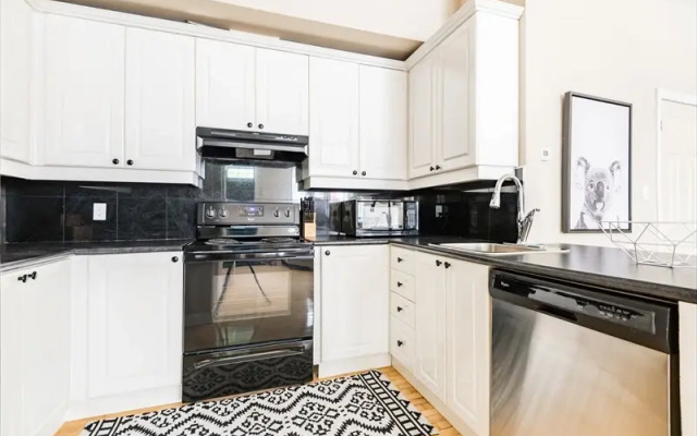 Bright 3BR in Church Yonge Corridor by Sonder
