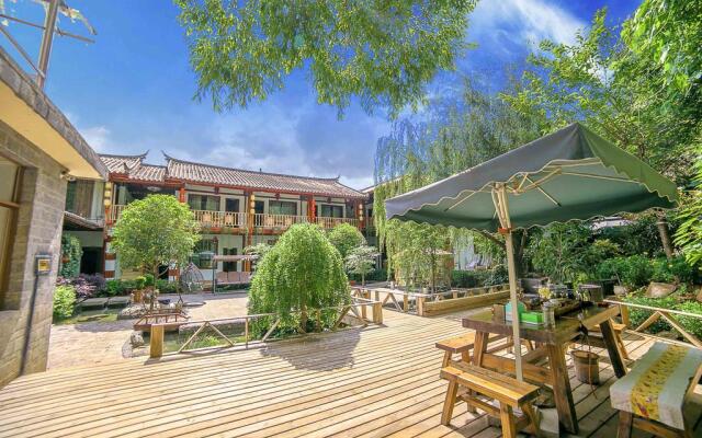 Lijiang Left Bank Holiday Inn