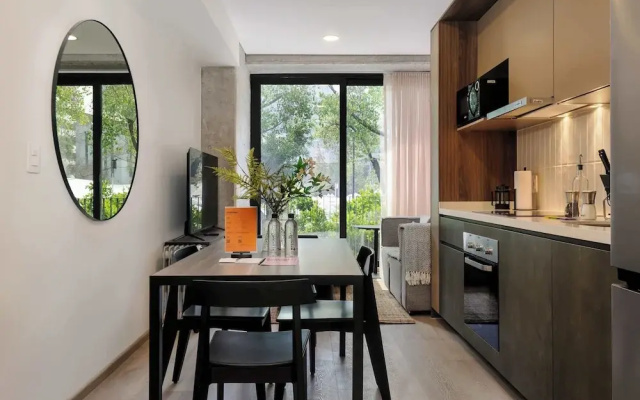 w Striking 2BR in the Heart of San Rafael