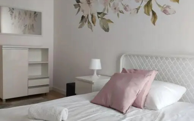 Lovely Apartment vis-a-vis Medicover and Paley Institute