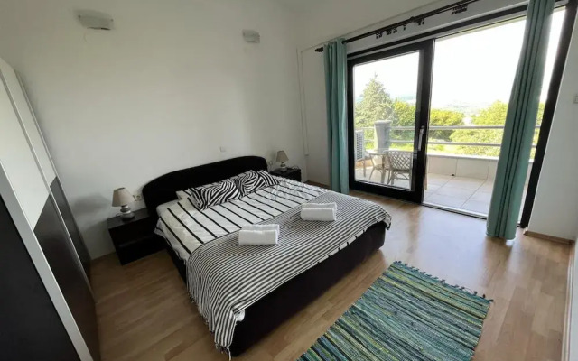 Tranquil Spacious Villa With Private Pool