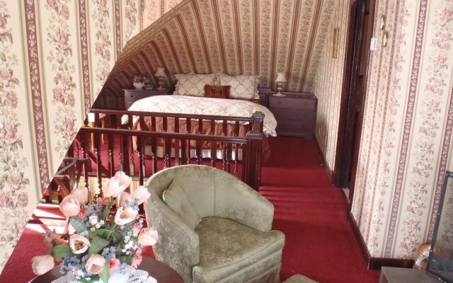 Haselwood Inn B&B