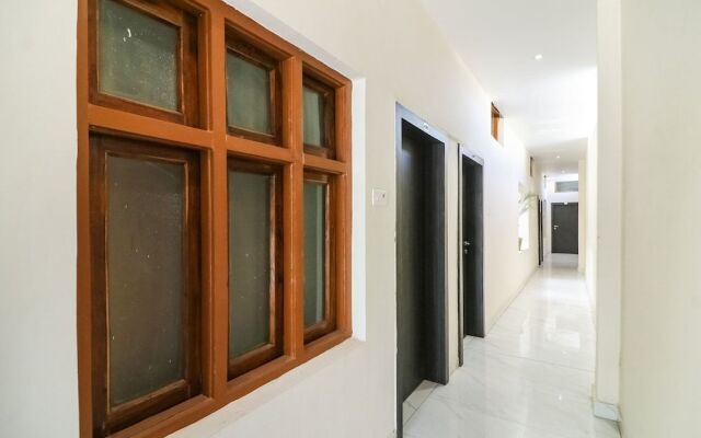 OYO 28789 Hotel Adarsh