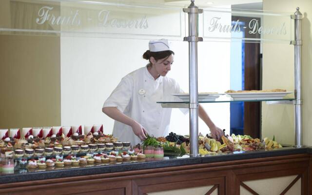Mitsis Petit Palais Beach Hotel