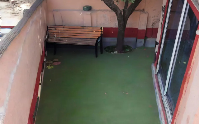 Sam's Outhouse Stay