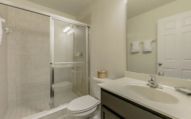 4 bed House/w pool & Garage