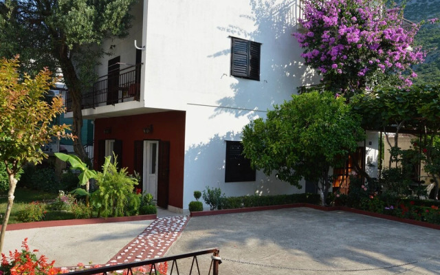 Apartment And Rooms Danica