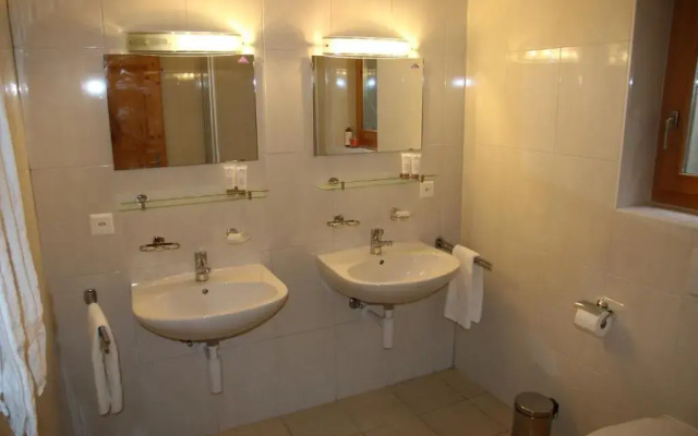 Christoph Standing & Calm Chalet 10 Pers