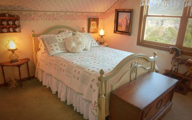 The Log House Lodge Bed & Breakfast