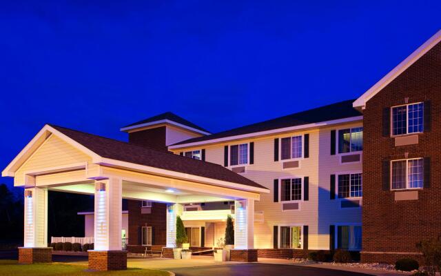 Holiday Inn Express Hotel & Suites Acme-Traverse City, an IHG Hotel