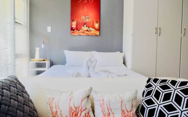 Studio Apartment With Balcony in Green Point