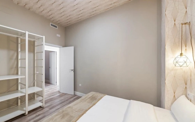 Bright & Spacious Three Bedroom Apartment in Centro