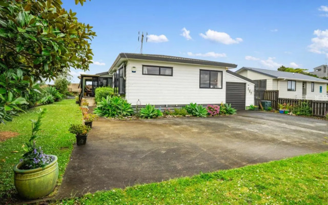 Roseville - Snells Beach Holiday Home