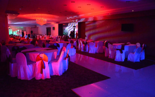 Sandy Le Oriental Hotel