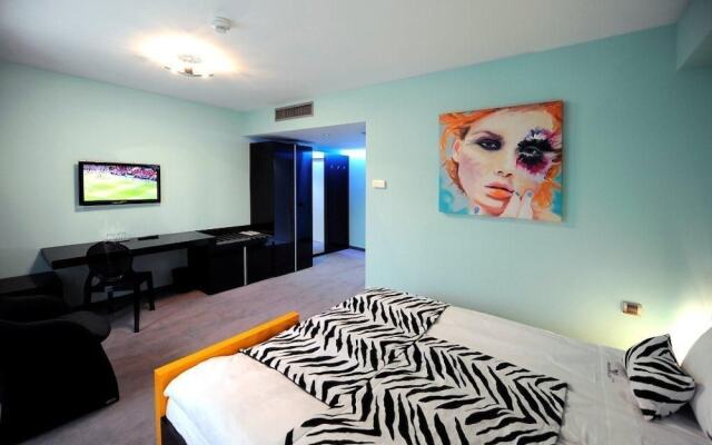 Plaza V Business and SPA