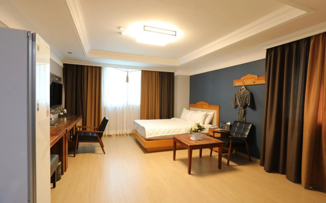 Empire Tourist Hotel