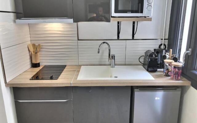 Studio tout confort, terrasse, calme Moustiers #7