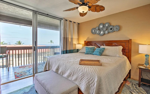 Kona Condo w/ View, Walk to Beach & Restaurants