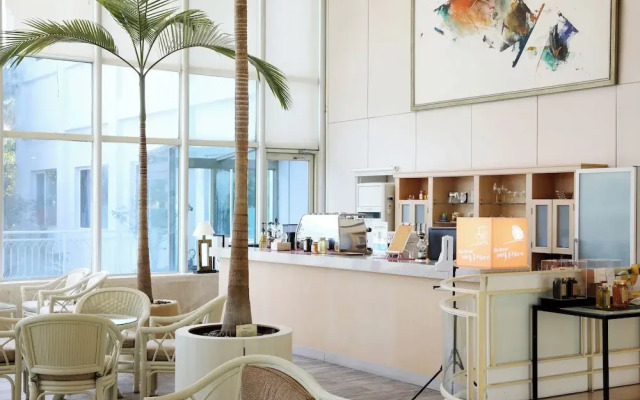 Bloom Hotel