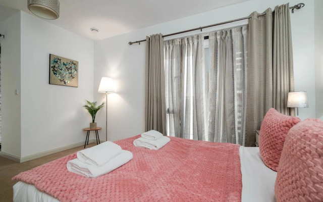 Guestready - Gorgeous 2BR Home With Balcony in Queensbury