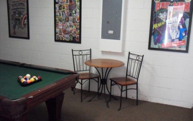 Private Pool ! 3 Bedroom Home by Redawning