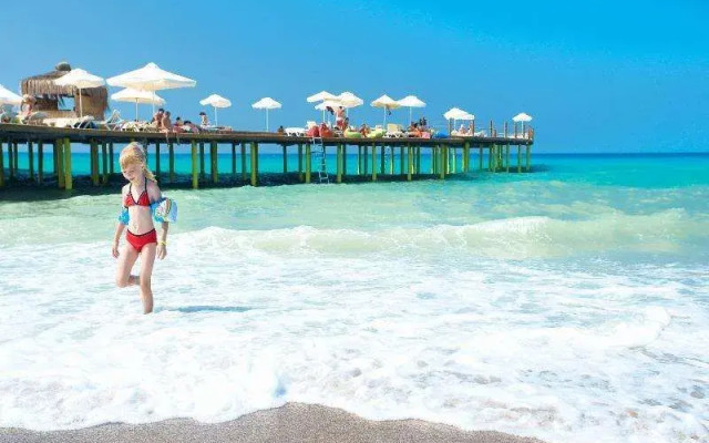 Lyra Resort & Spa