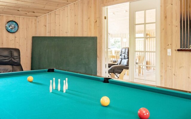 12 Person Holiday Home in Rodby-by Traum
