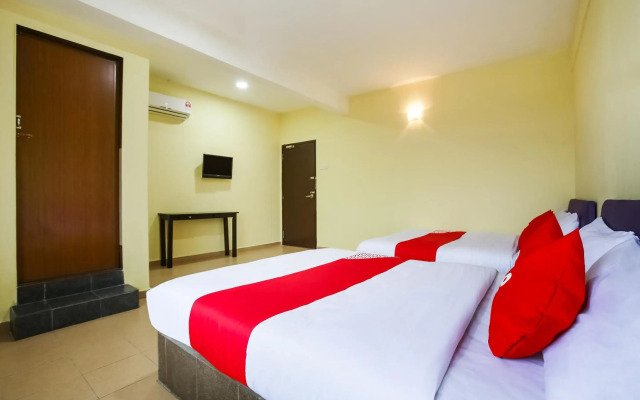OYO 89585 Hotel Happy Inn