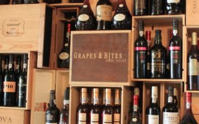 Grapes & Bites - Hostel and Wines