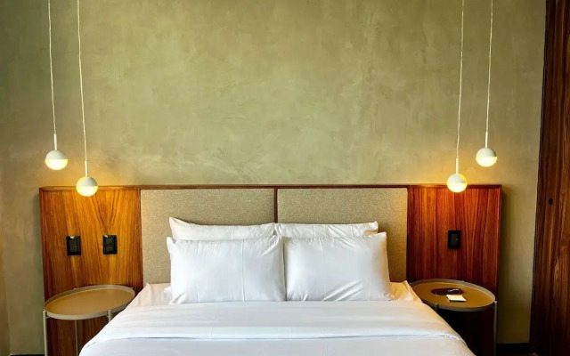 w Amazing 2BR With Elegant Balcony in Roma Nte