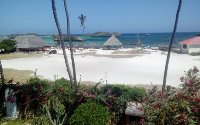Beach Front Nicky Villa - Watamu Beach