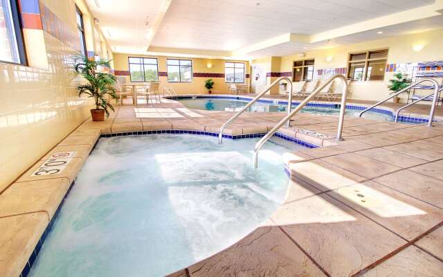 Hampton Inn & Suites West Bend