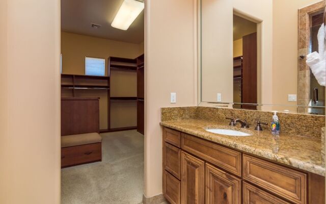 Casa Vista 4 Bedroom Home by RedAwning