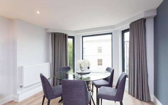 The Carlyle - Elegant Serviced Apartments