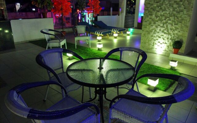 Hotel The Pearl - Newly Renovated in City Centre