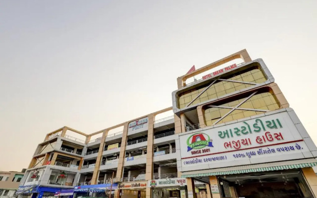 Hotel Laxmi Villa by OYO Rooms