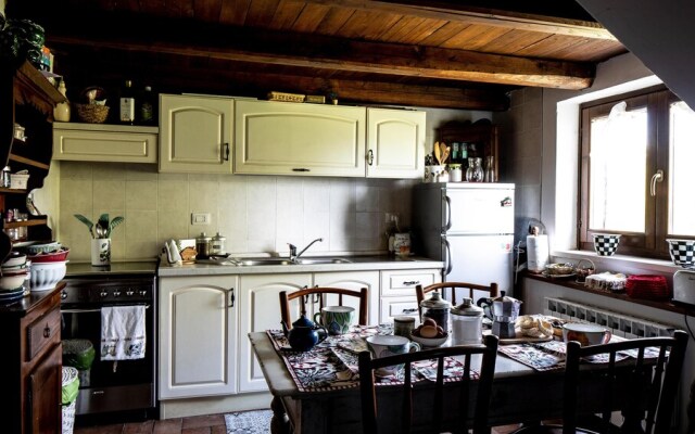 Casale Nasca In Pietra Immerso Nel Verde