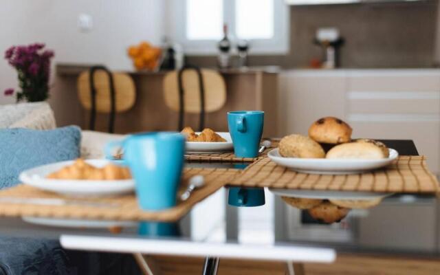 Hostly Sol 2bdr flat with patio in Seville center