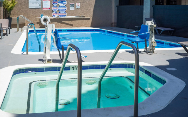 Quality Inn & Suites Camarillo - Oxnard