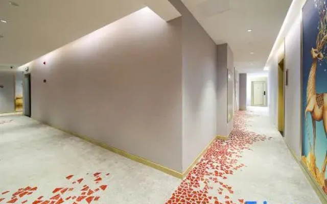 MingTing International Hotel (Yibin Lingang Xintiandi Town)