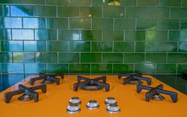 Hosts on the Coast Ātaahua.