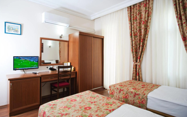 Triana Hotel