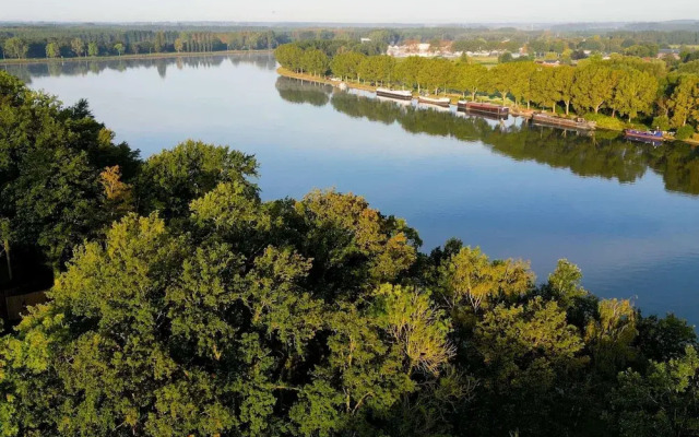 Waterside Elegance Sky Pad