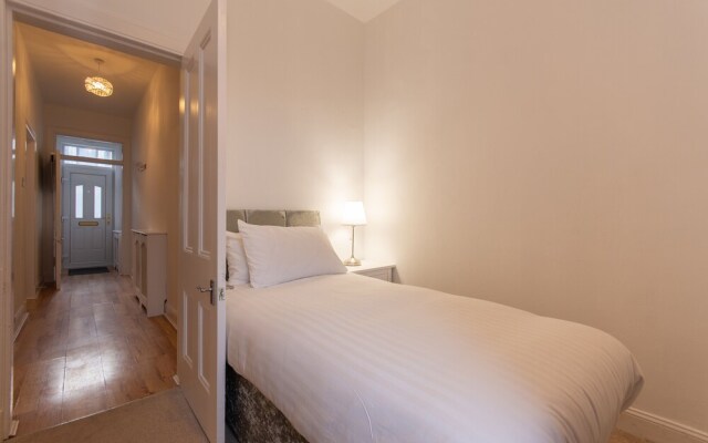 Glebe Street Apartment