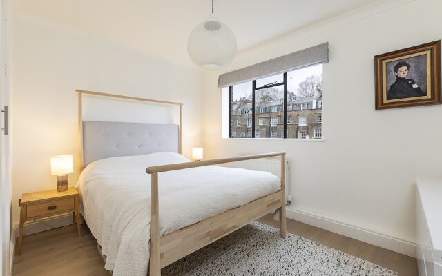 Modern 2BR flat minutes from Kensington Gardens