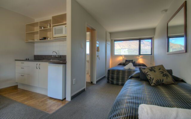 Four Seasons Motel