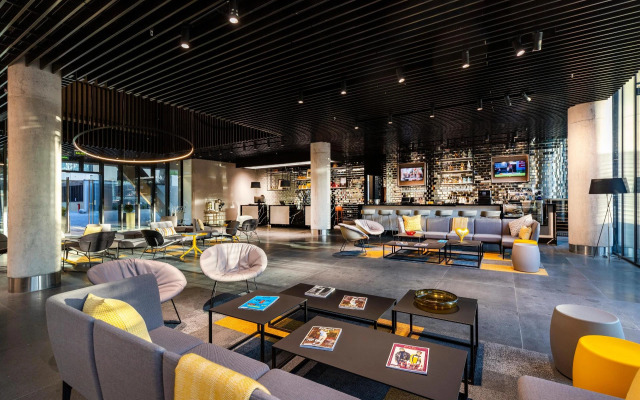 Ola Santiago Providencia, Tapestry Collection by Hilton