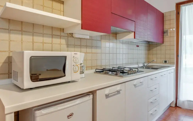 Comfortable Apartment in Garda With Swimming Pool